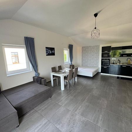 Apartman Byt 75M2 Klid Priroda Pro Rodinu Prága Kültér fotó