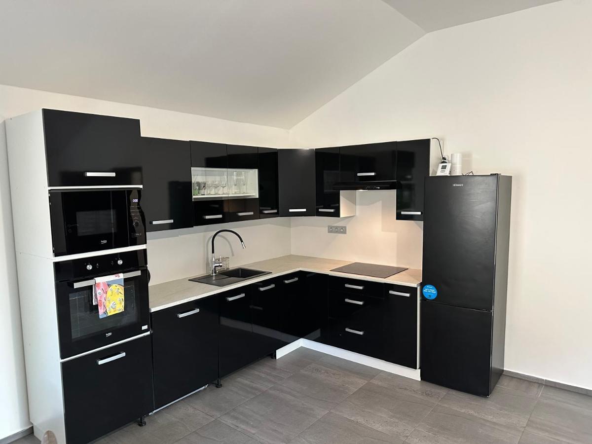 Apartman Byt 75M2 Klid Priroda Pro Rodinu Prága Kültér fotó