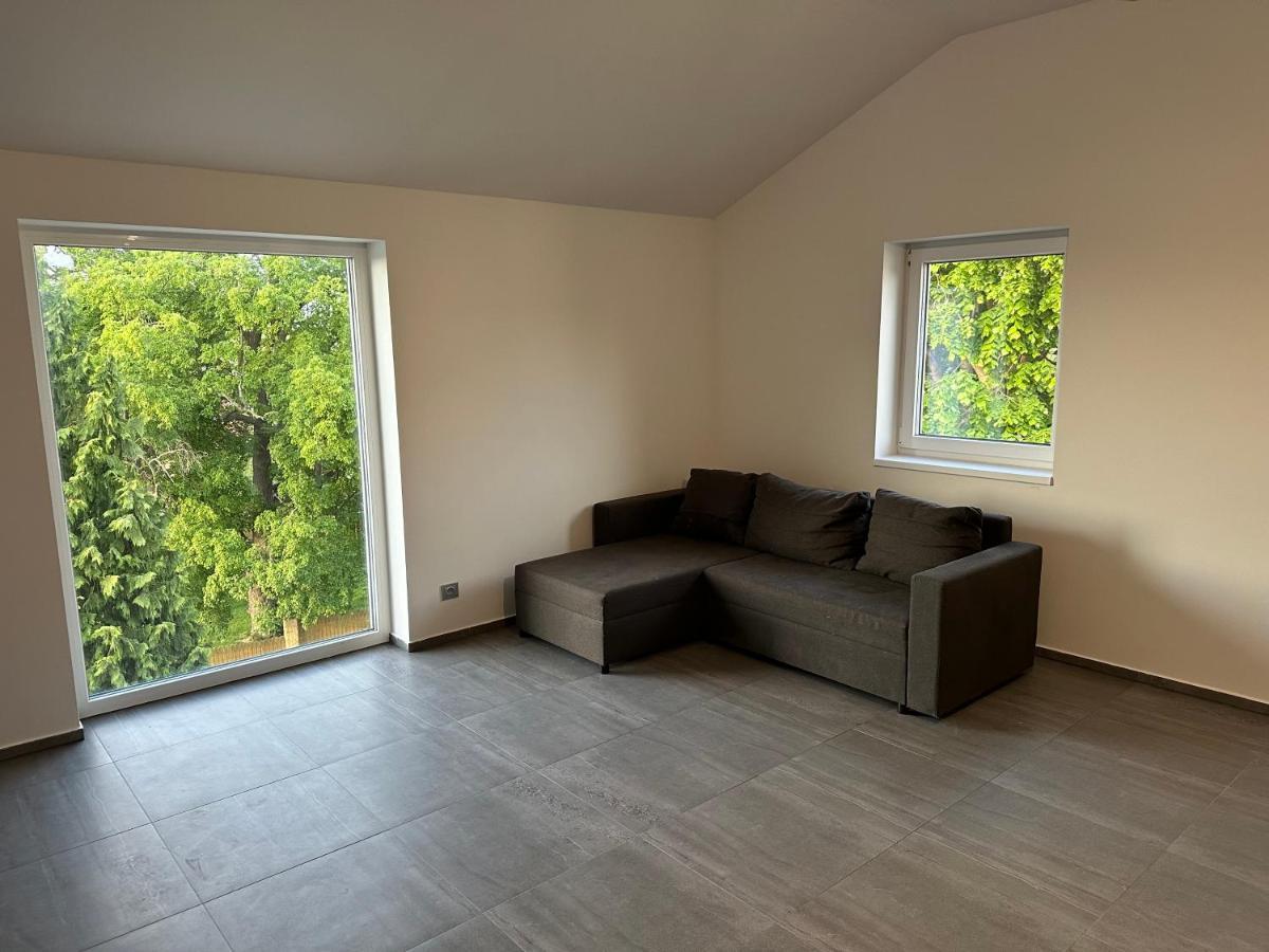 Apartman Byt 75M2 Klid Priroda Pro Rodinu Prága Kültér fotó