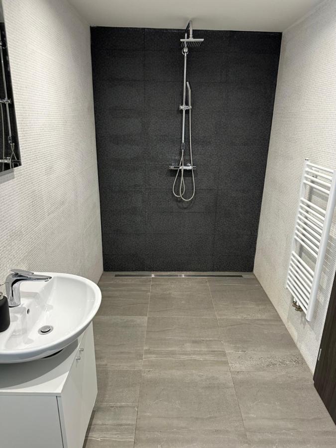 Apartman Byt 75M2 Klid Priroda Pro Rodinu Prága Kültér fotó
