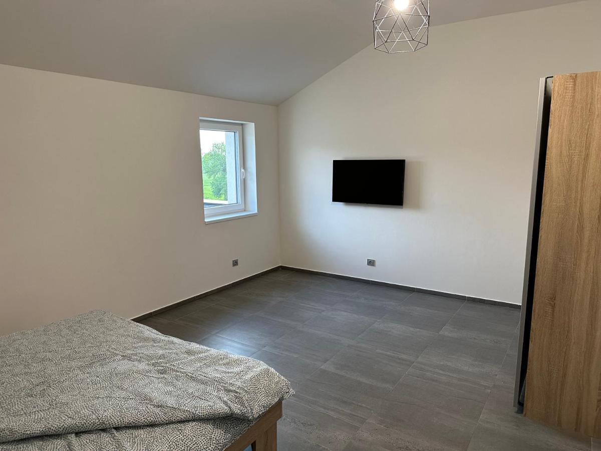 Apartman Byt 75M2 Klid Priroda Pro Rodinu Prága Kültér fotó