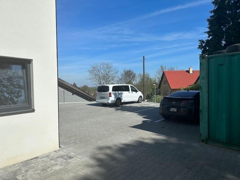Apartman Byt 75M2 Klid Priroda Pro Rodinu Prága Kültér fotó